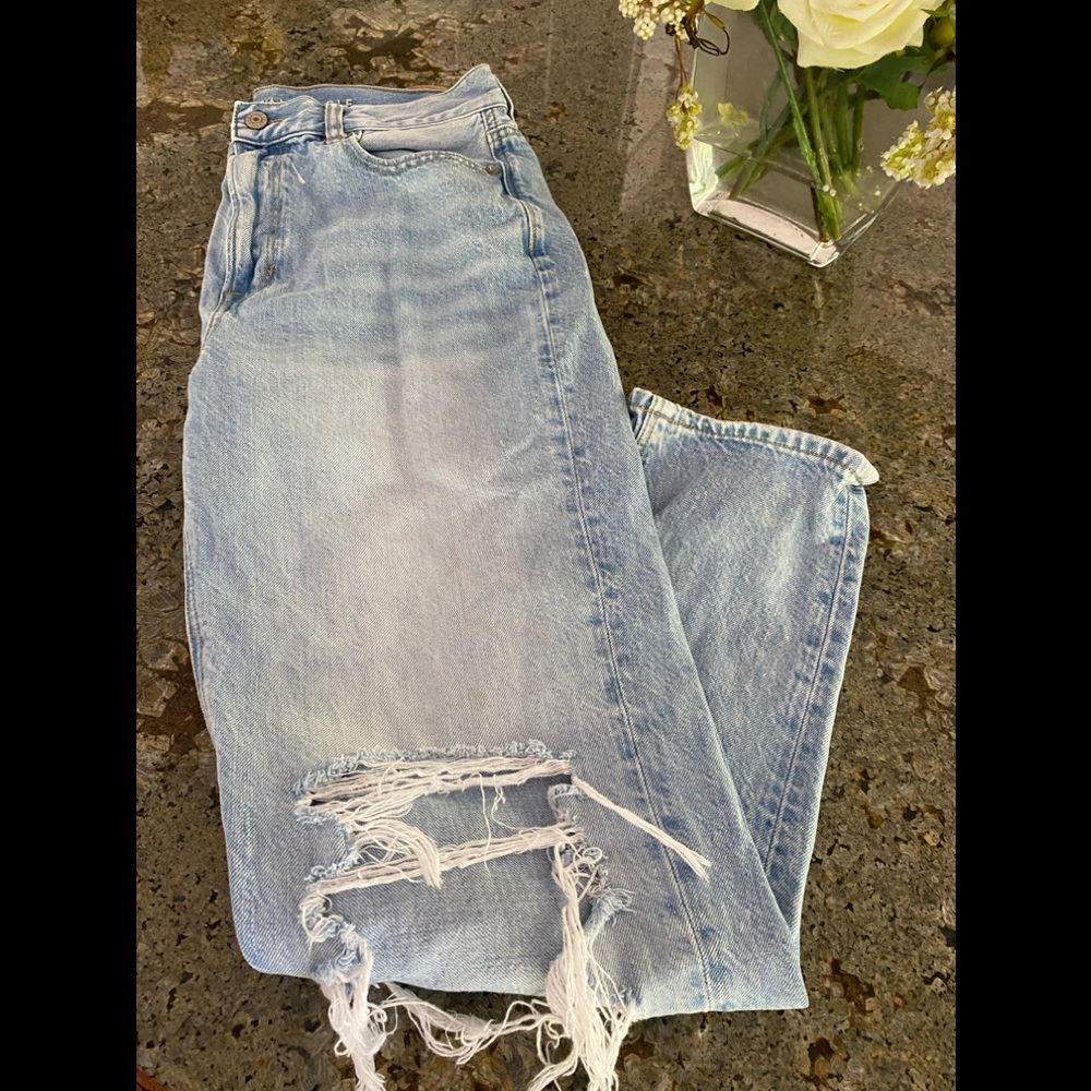 American Eagle Mom Jeans Size 8 Reg